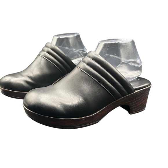 Born Shoes - B.o.c. Born Concept Josie Clogs Size 9 Black